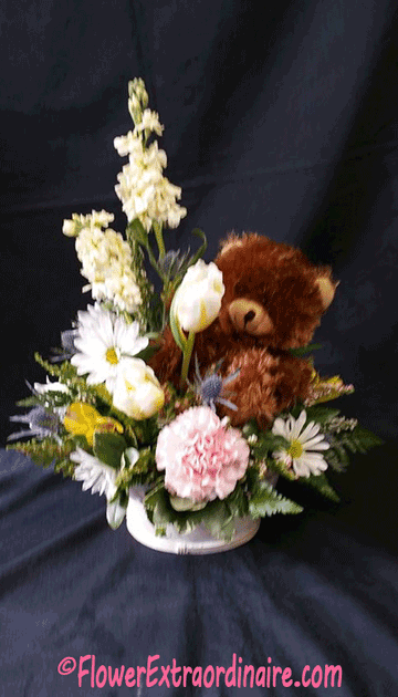 bear hugs floral arrangment with white daisies